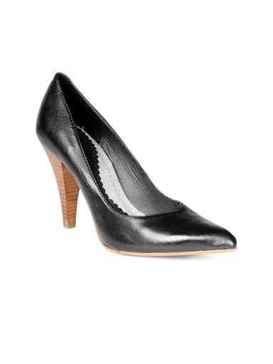 Carlton London Women Black Pumps