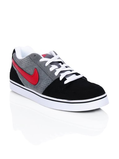 Nike Men Ruckus Low Black Shoes